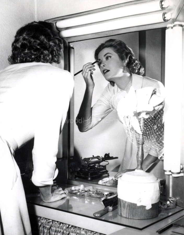 Grace Kelly 1954 WM.jpg